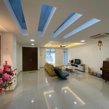Entire Residential Home•Jia Residences Bkt Serdang沙登温暖的家 Seri Kembangan Dış mekan fotoğraf