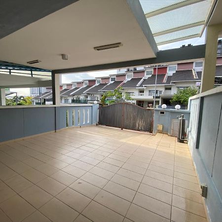 Entire Residential Home•Jia Residences Bkt Serdang沙登温暖的家 Seri Kembangan Dış mekan fotoğraf