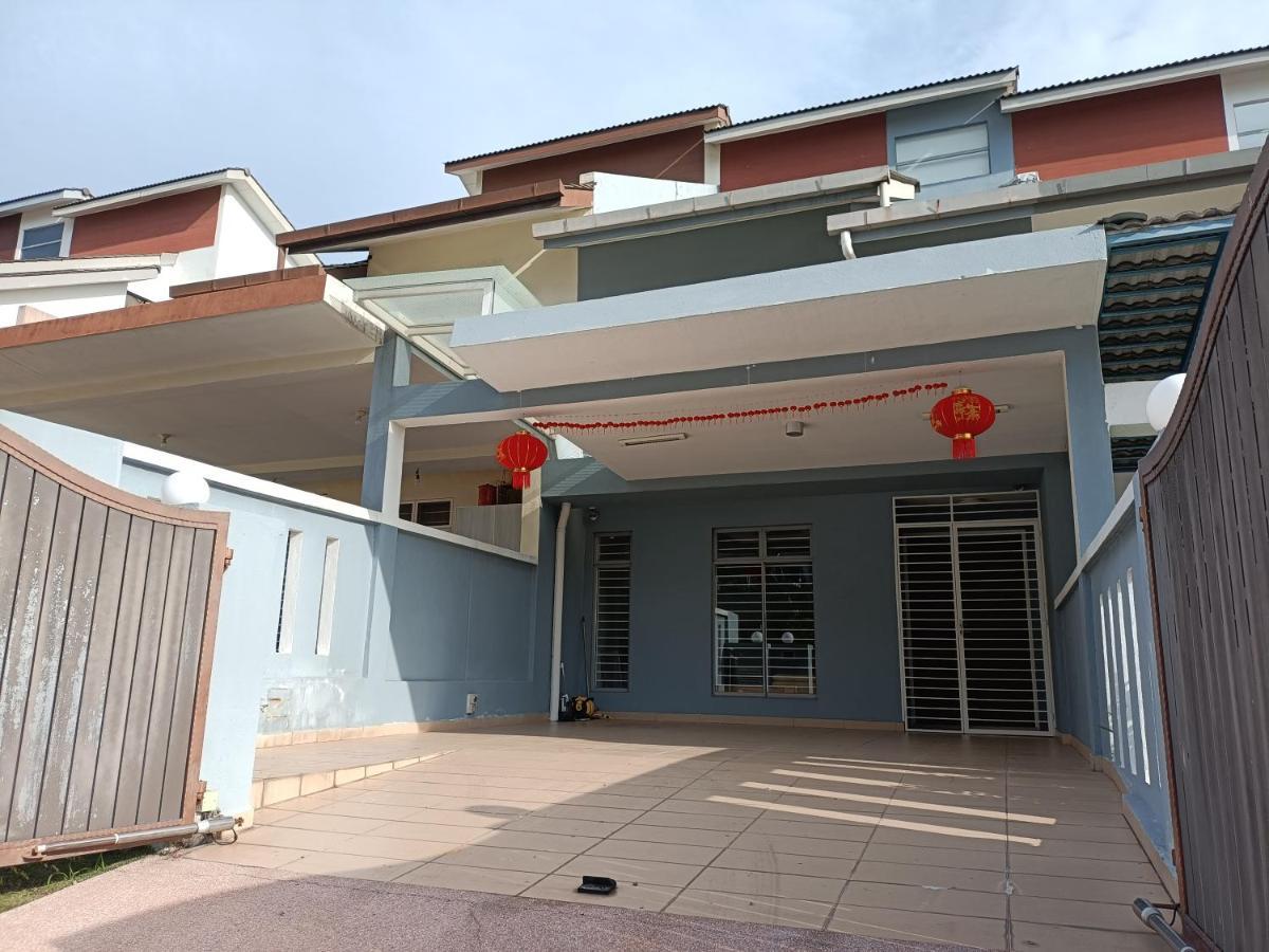 Entire Residential Home•Jia Residences Bkt Serdang沙登温暖的家 Seri Kembangan Dış mekan fotoğraf