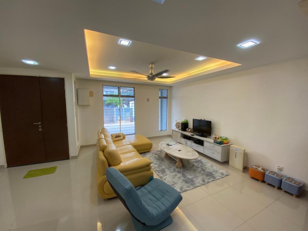 Entire Residential Home•Jia Residences Bkt Serdang沙登温暖的家 Seri Kembangan Dış mekan fotoğraf