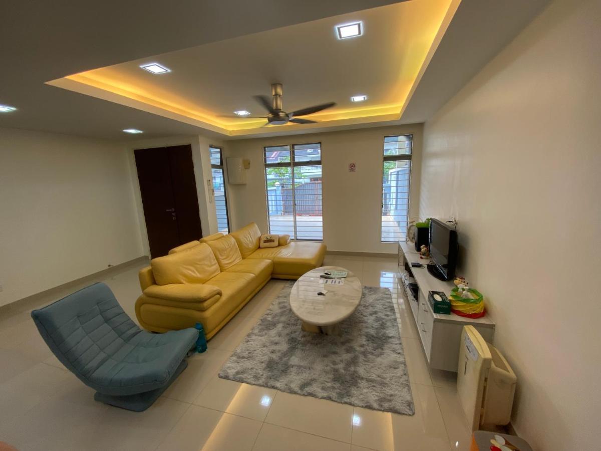 Entire Residential Home•Jia Residences Bkt Serdang沙登温暖的家 Seri Kembangan Dış mekan fotoğraf