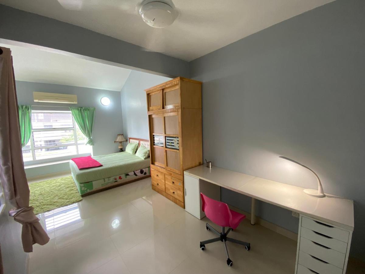 Entire Residential Home•Jia Residences Bkt Serdang沙登温暖的家 Seri Kembangan Dış mekan fotoğraf