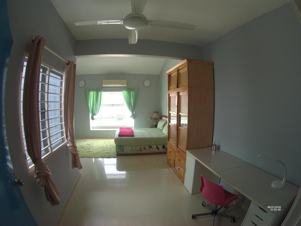 Entire Residential Home•Jia Residences Bkt Serdang沙登温暖的家 Seri Kembangan Dış mekan fotoğraf