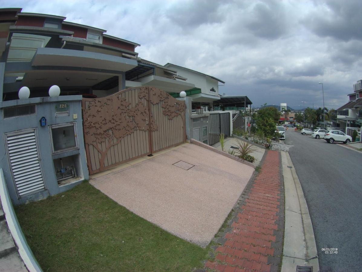 Entire Residential Home•Jia Residences Bkt Serdang沙登温暖的家 Seri Kembangan Dış mekan fotoğraf