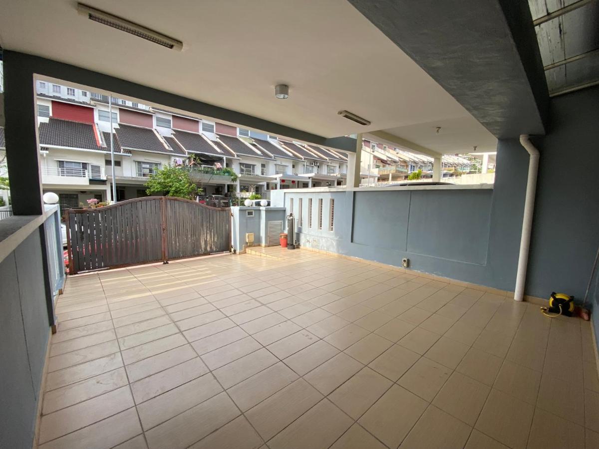Entire Residential Home•Jia Residences Bkt Serdang沙登温暖的家 Seri Kembangan Dış mekan fotoğraf