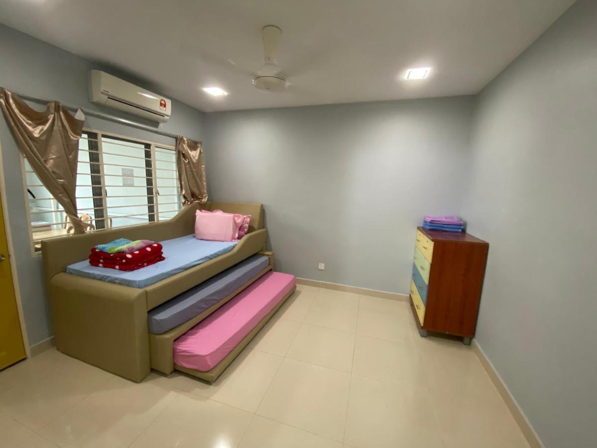 Entire Residential Home•Jia Residences Bkt Serdang沙登温暖的家 Seri Kembangan Dış mekan fotoğraf