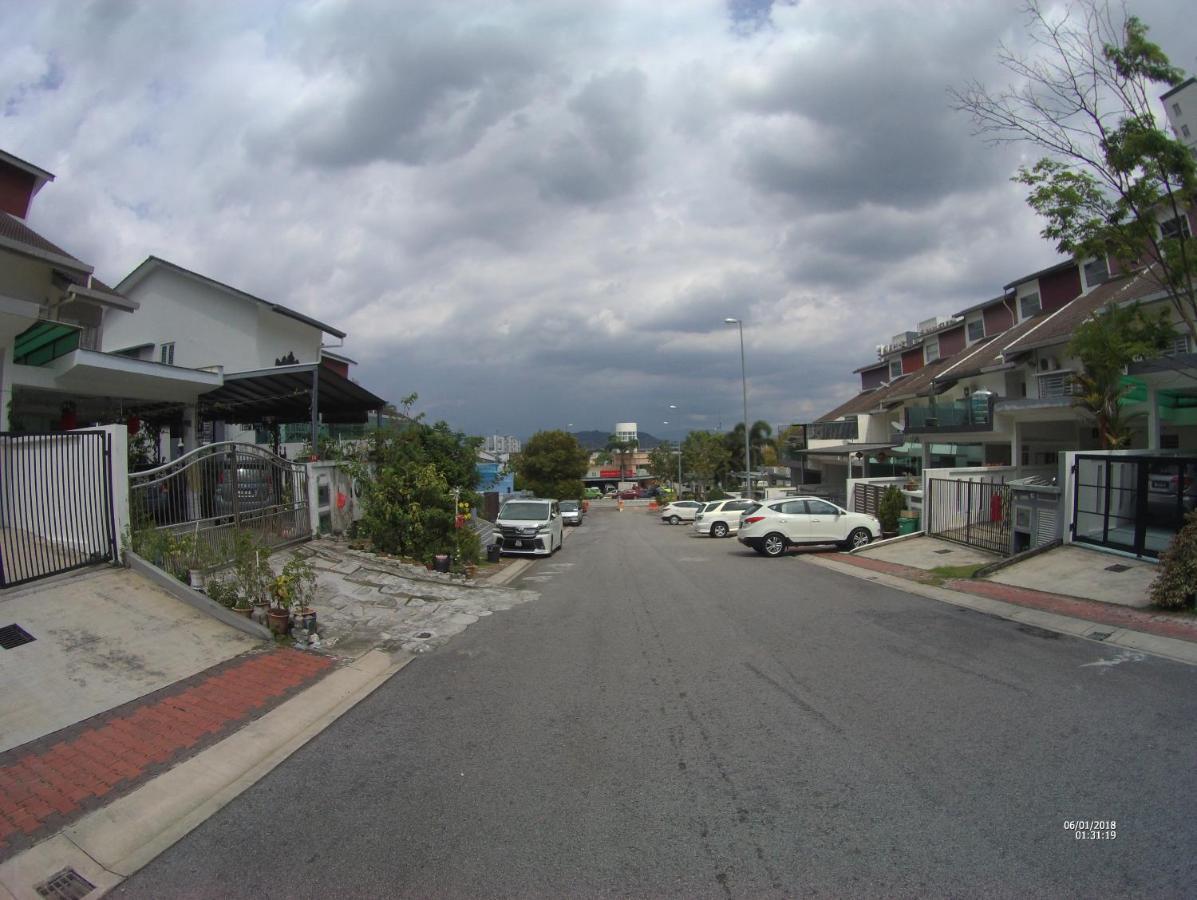 Entire Residential Home•Jia Residences Bkt Serdang沙登温暖的家 Seri Kembangan Dış mekan fotoğraf